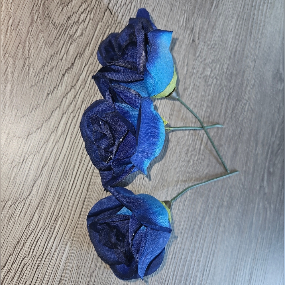 Artificial Roses - Picture 3 of 8